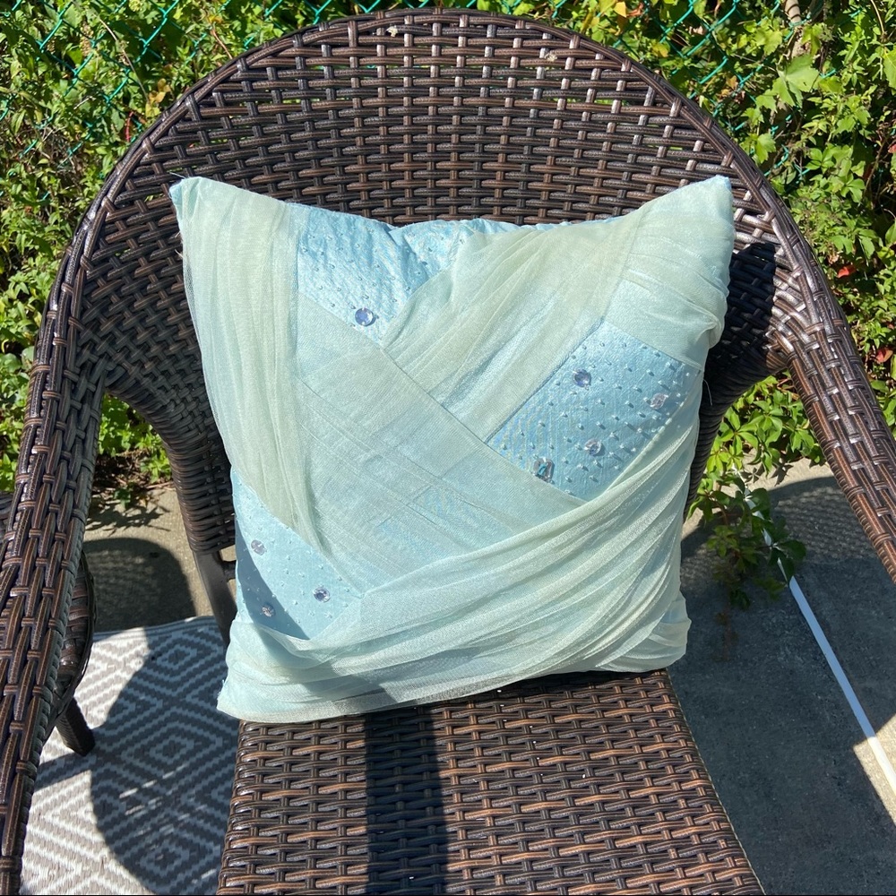 🛍️last call or going to donate🛍️Light blue square pillow overlay/embellishments